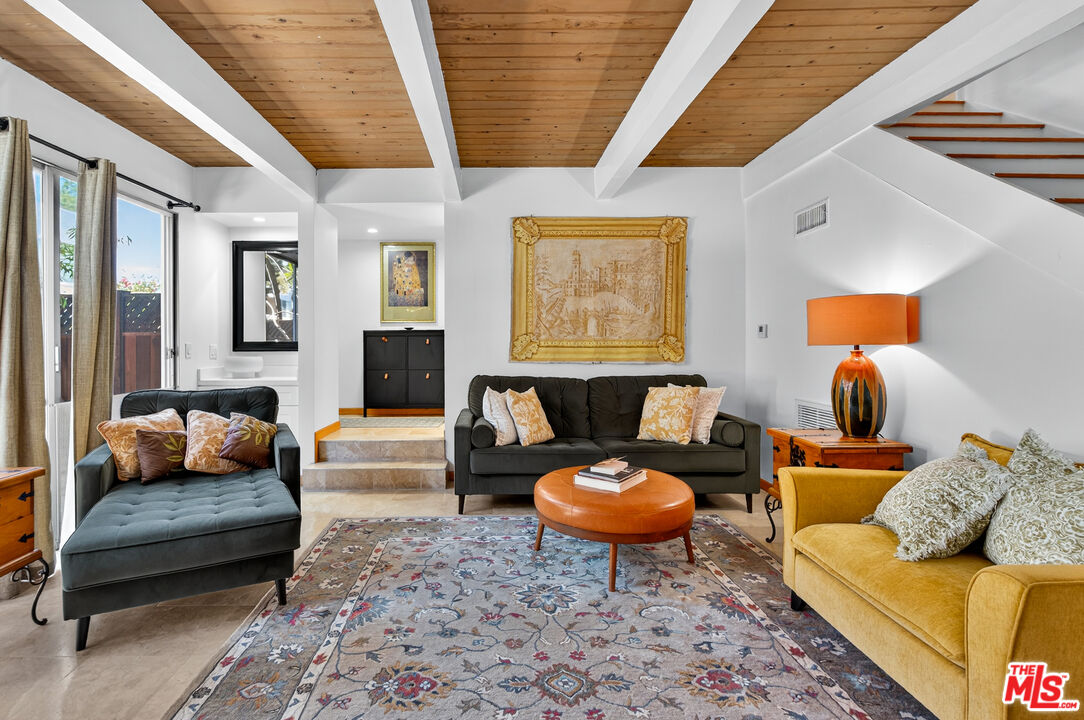 6537 Green Valley Cir