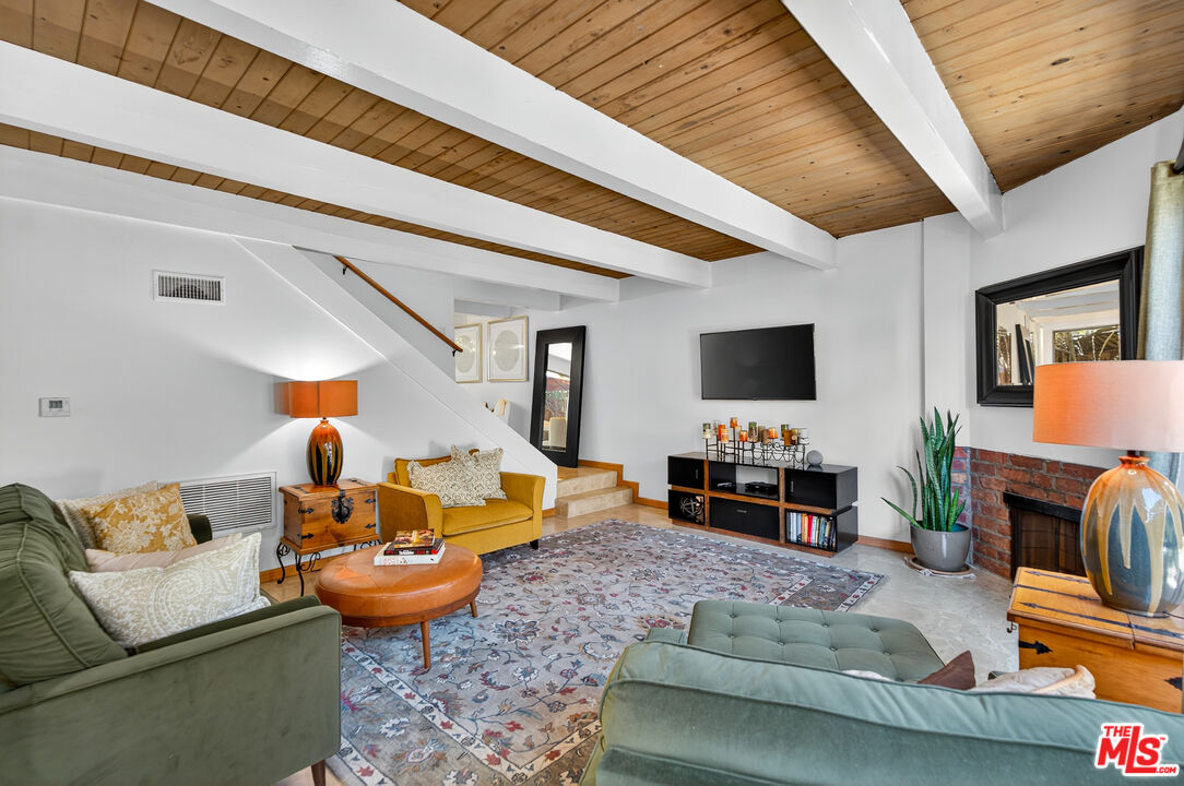 6537 Green Valley Cir