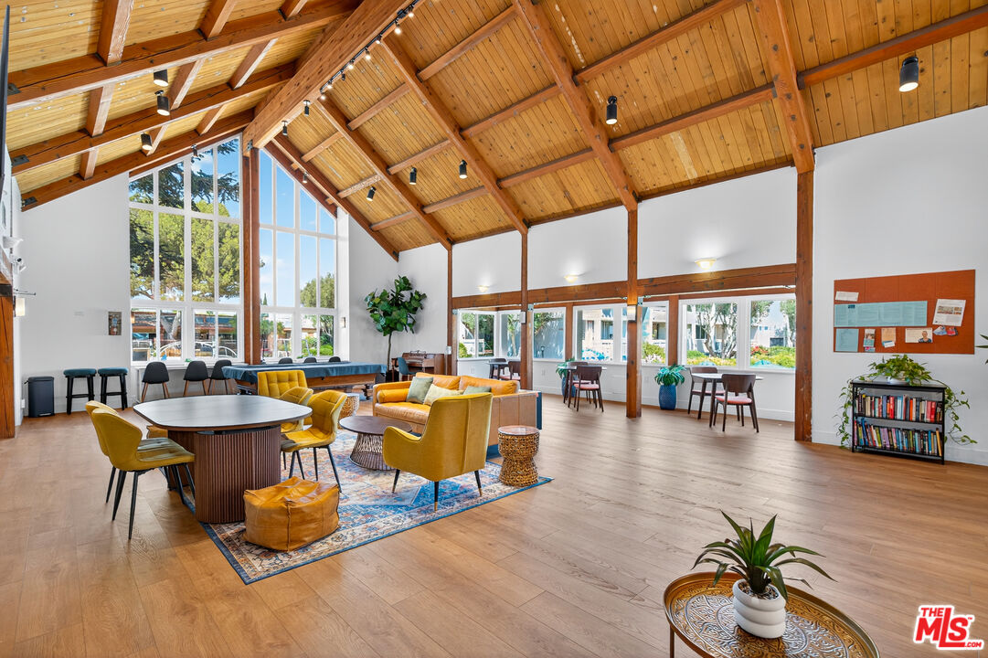 6537 Green Valley Cir