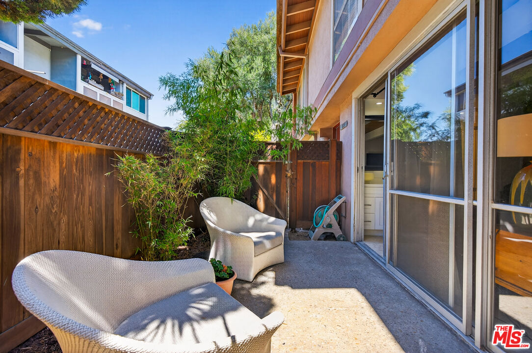 6537 Green Valley Cir