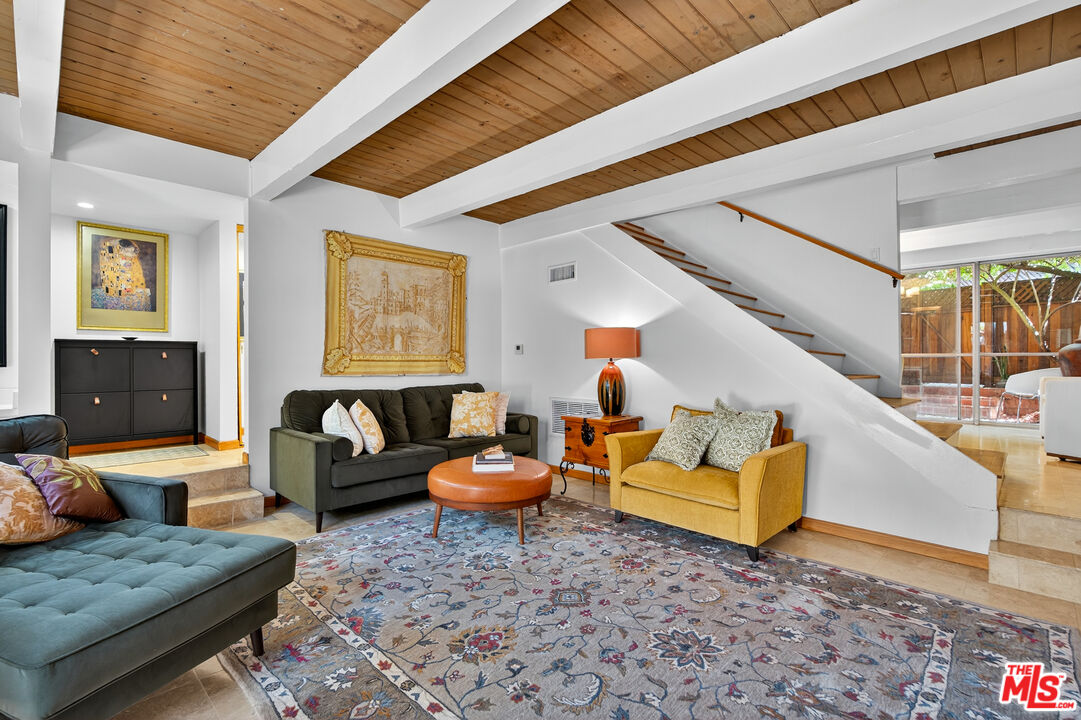 6537 Green Valley Cir