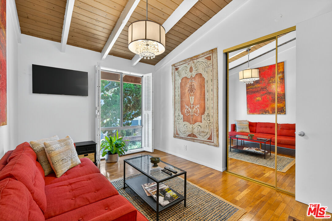 6537 Green Valley Cir