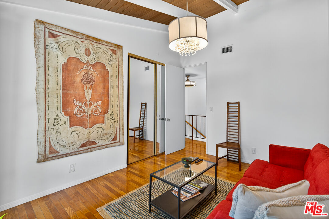 6537 Green Valley Cir