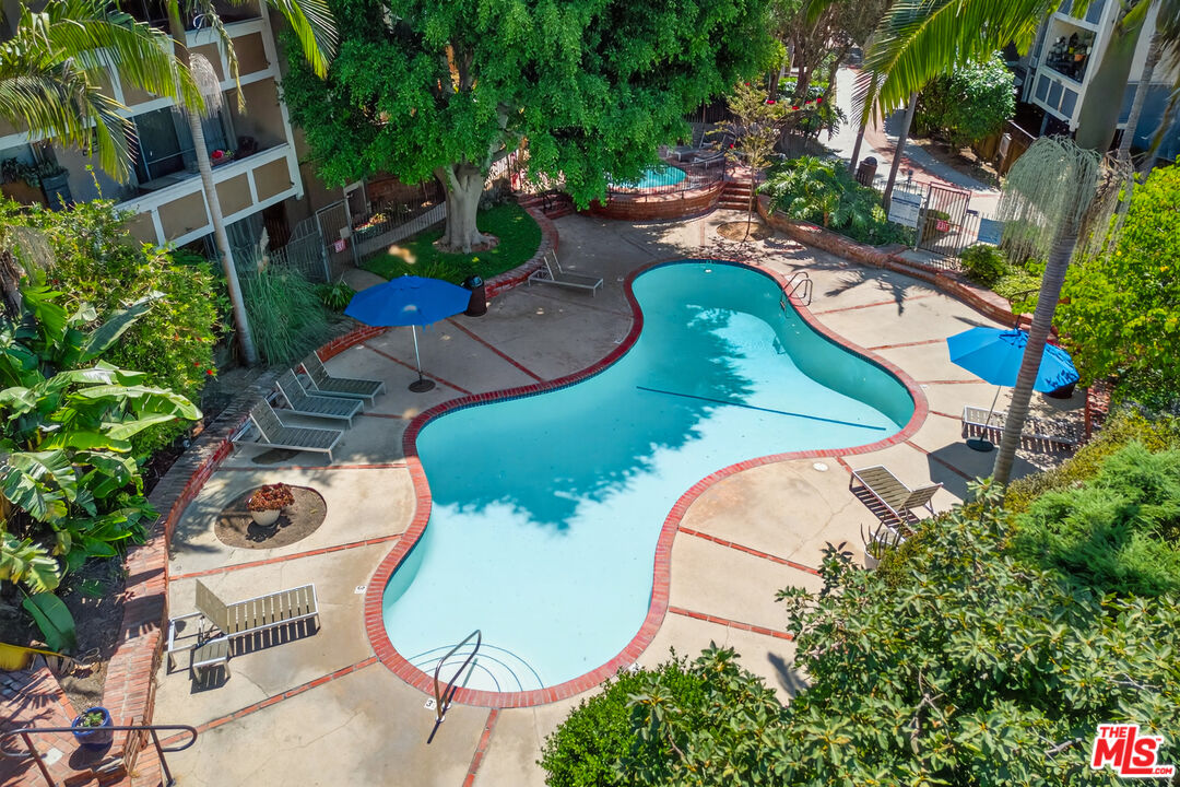 6537 Green Valley Cir