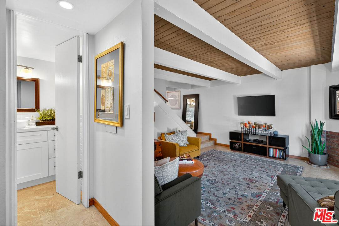 6537 Green Valley Cir