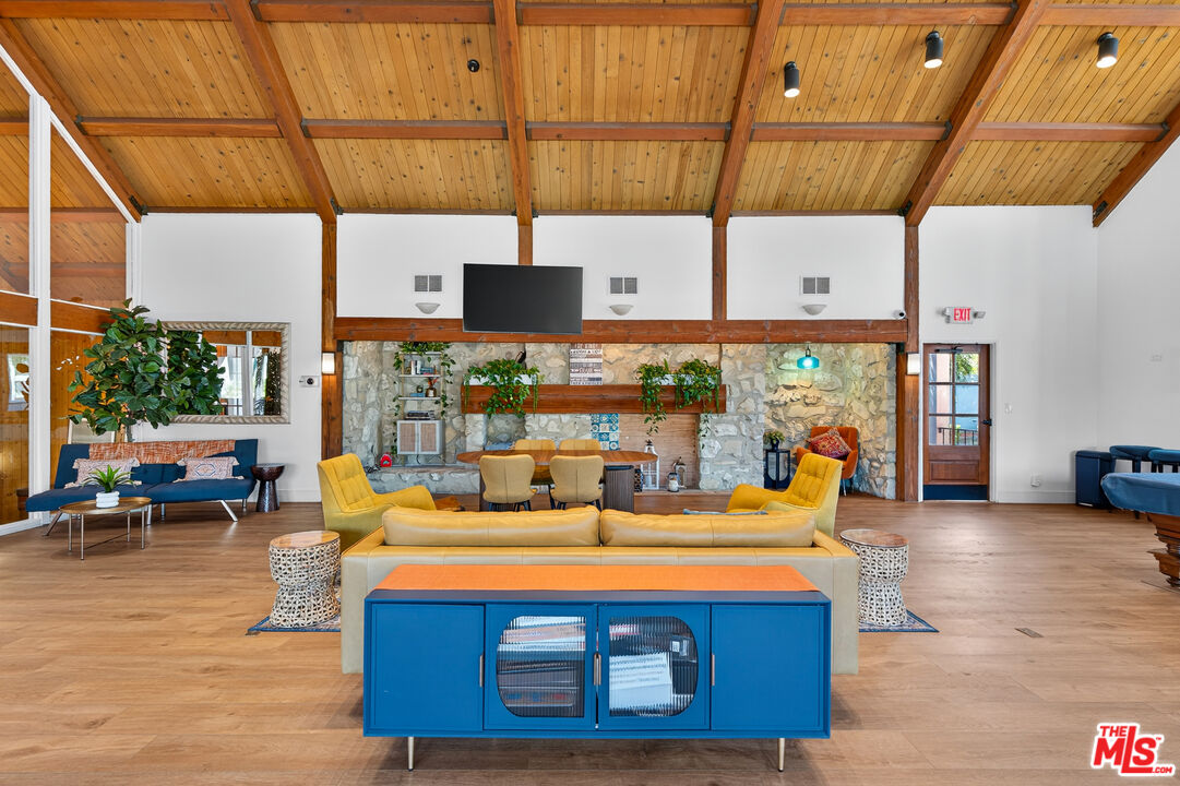 6537 Green Valley Cir