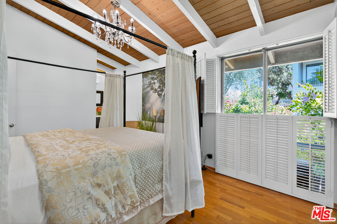 6537 Green Valley Cir