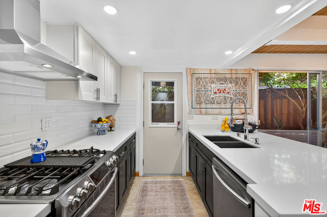 6537 Green Valley Cir