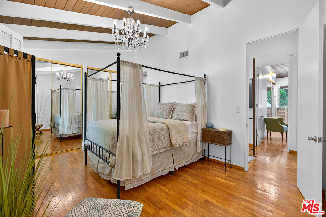 6537 Green Valley Cir