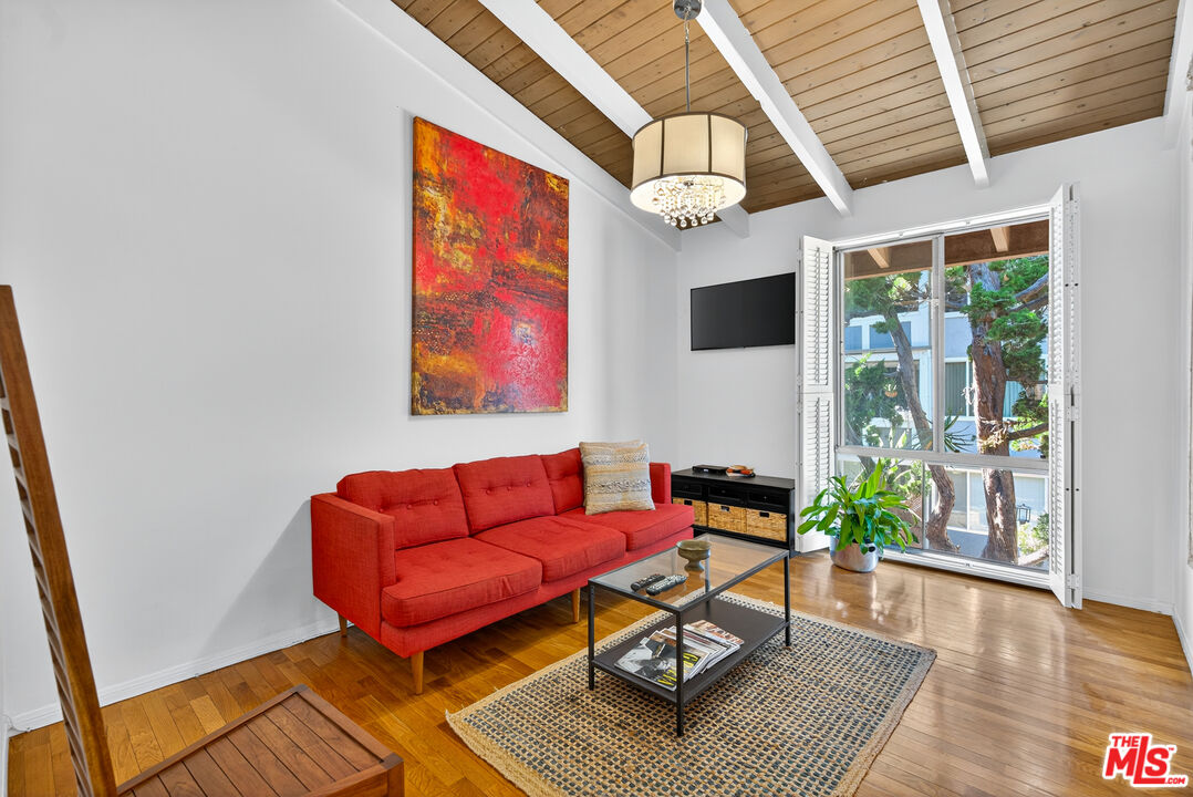 6537 Green Valley Cir