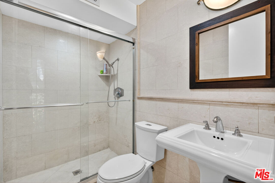 6537 Green Valley Cir