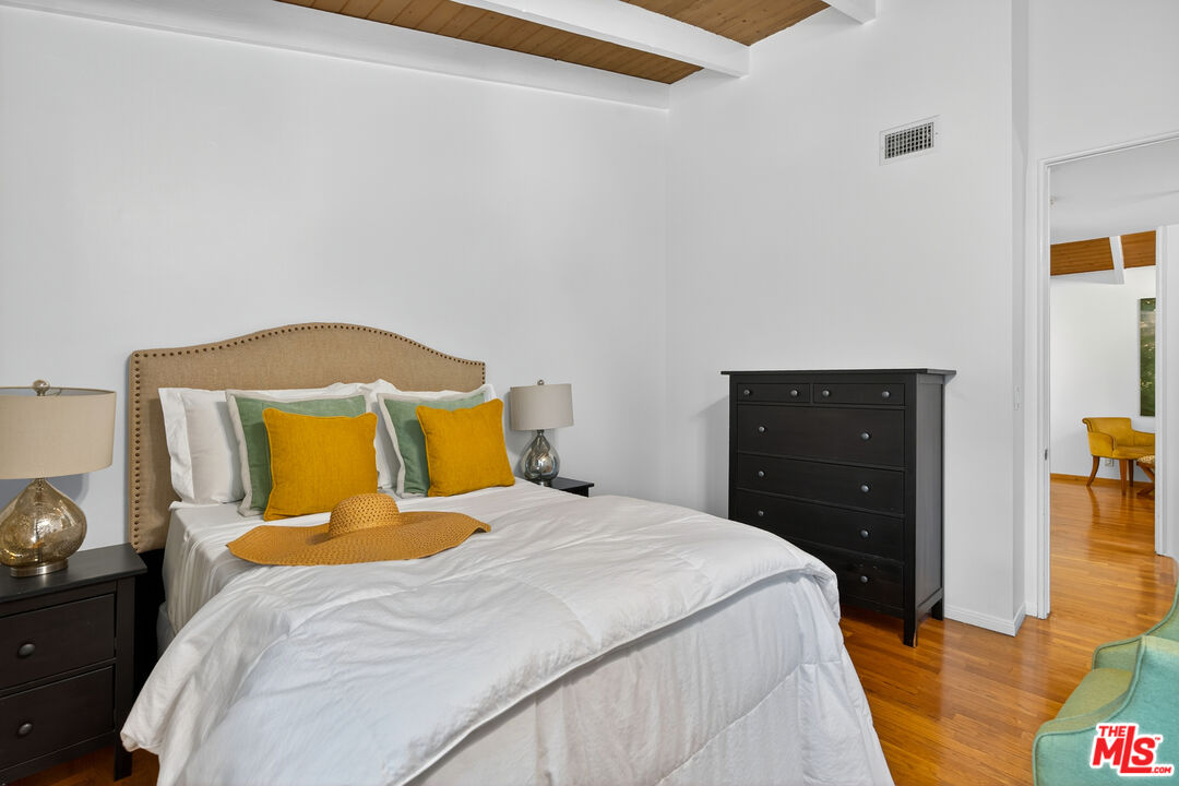 6537 Green Valley Cir