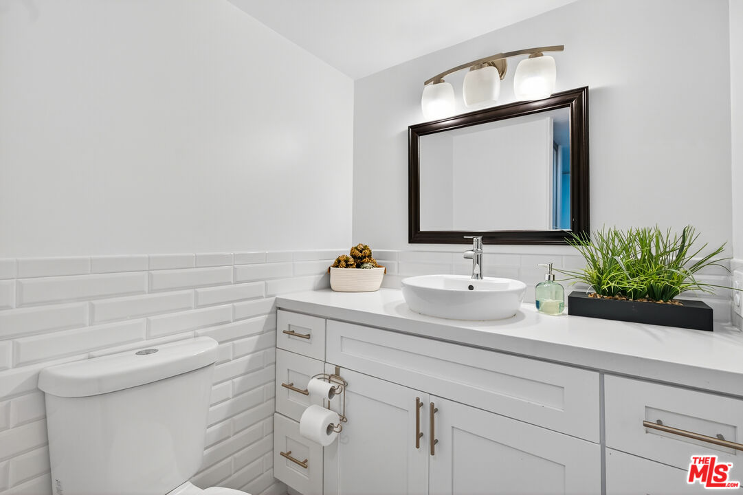 6537 Green Valley Cir