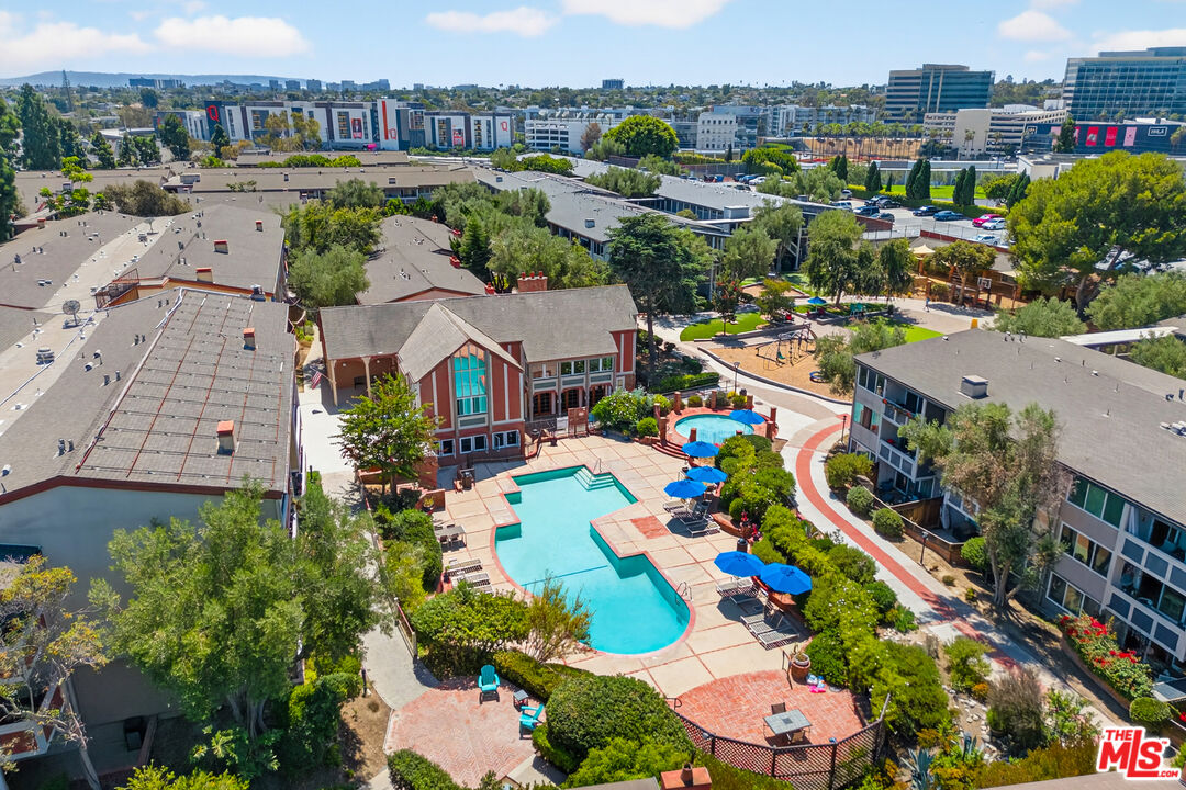 6537 Green Valley Cir