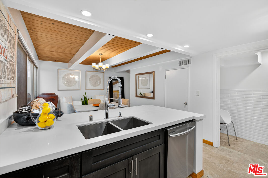 6537 Green Valley Cir