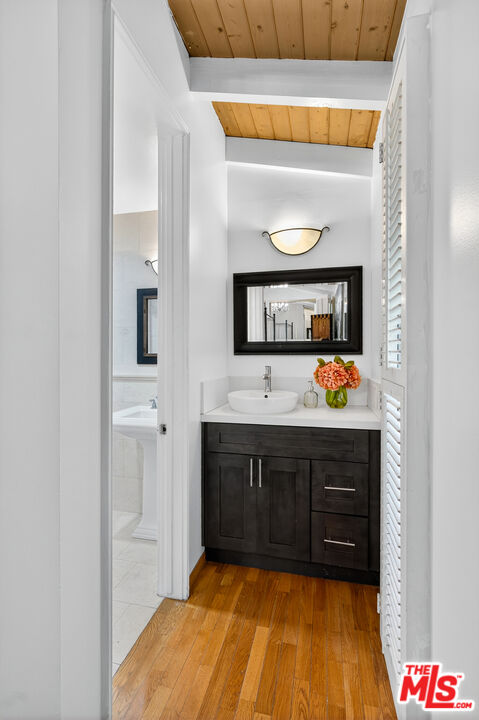 6537 Green Valley Cir