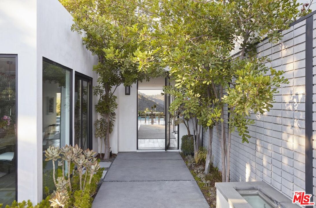 1769 Stone Canyon Rd