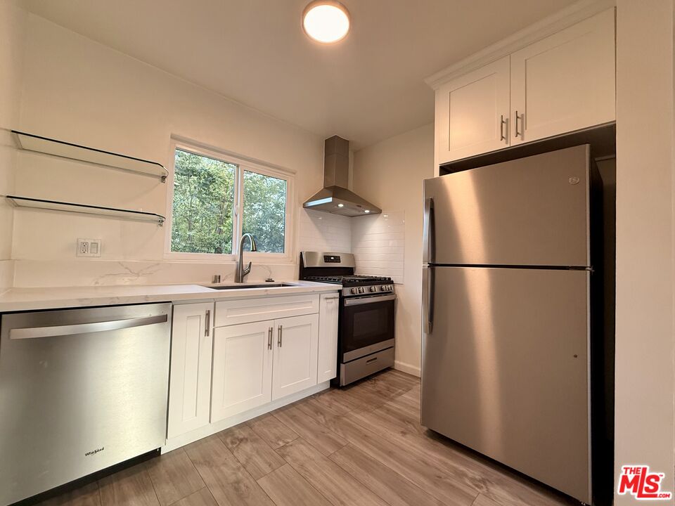 5246 Whitsett Ave Unit: B