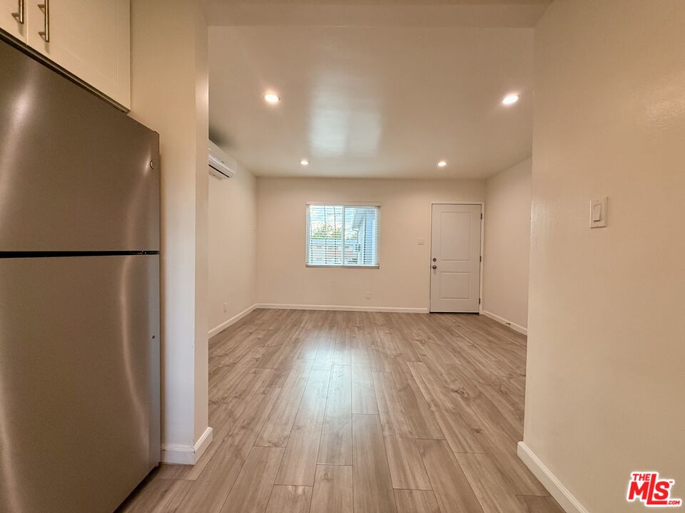 5246 Whitsett Ave Unit: B