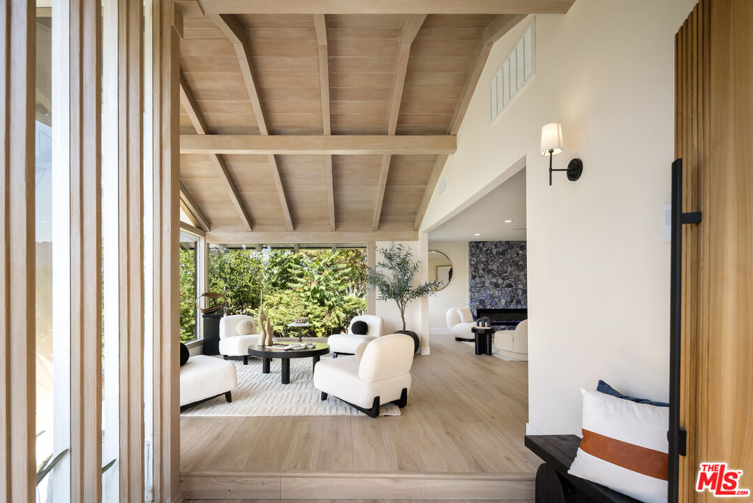 9425 Gierson Ave Unit: 1/2