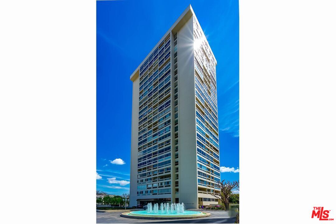 2220 Avenue Of The Stars Unit: 2004W
