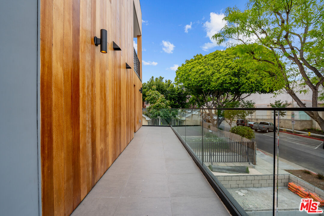 1221 N Detroit St Unit: 4