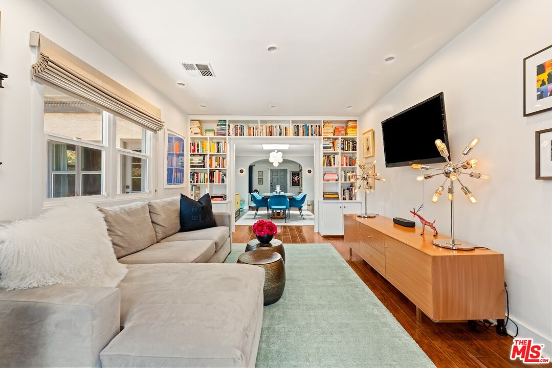 626 N Cahuenga Blvd