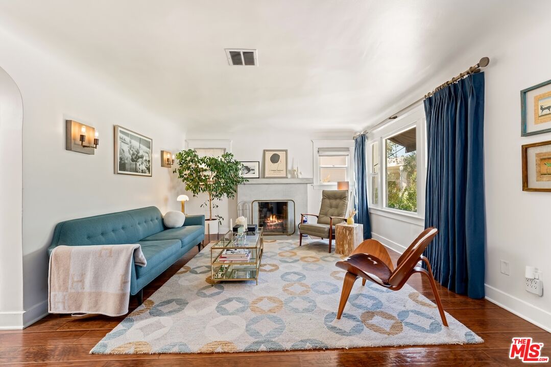 626 N Cahuenga Blvd
