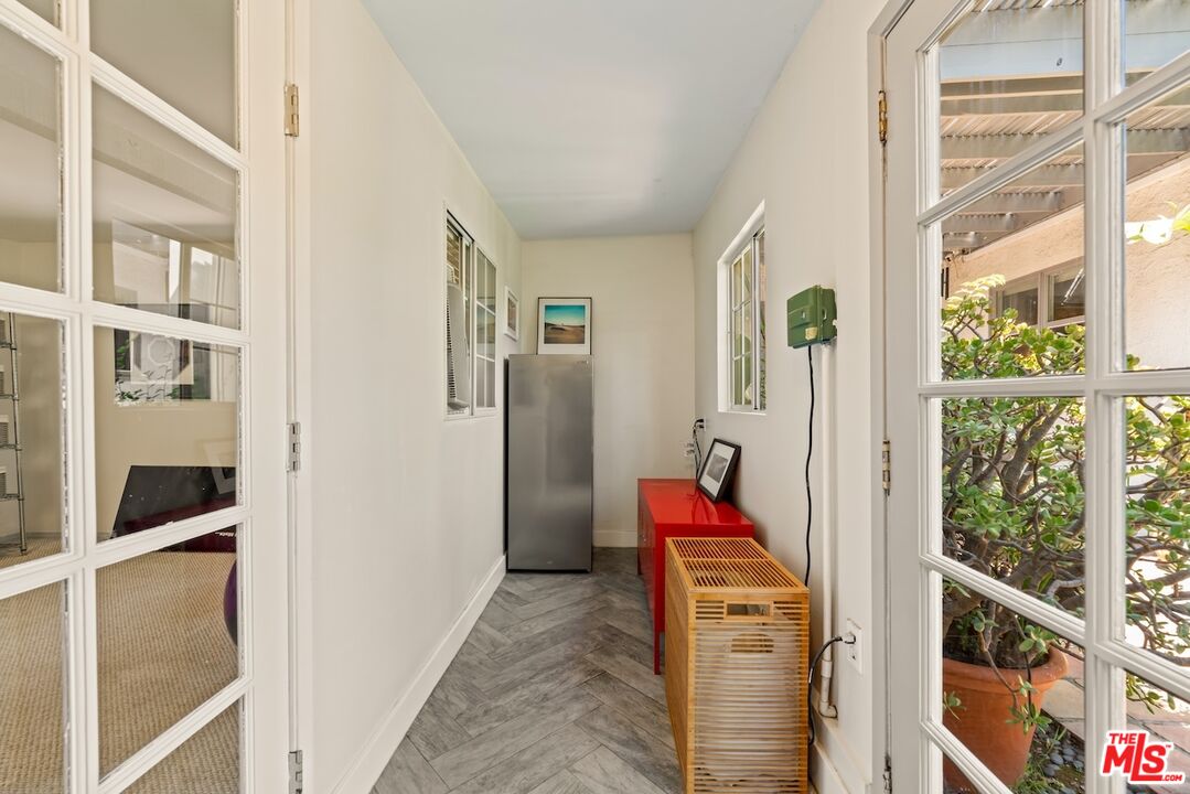 626 N Cahuenga Blvd