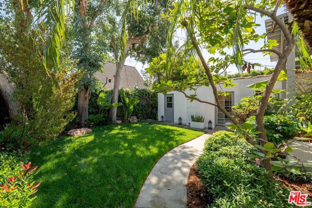 626 N Cahuenga Blvd