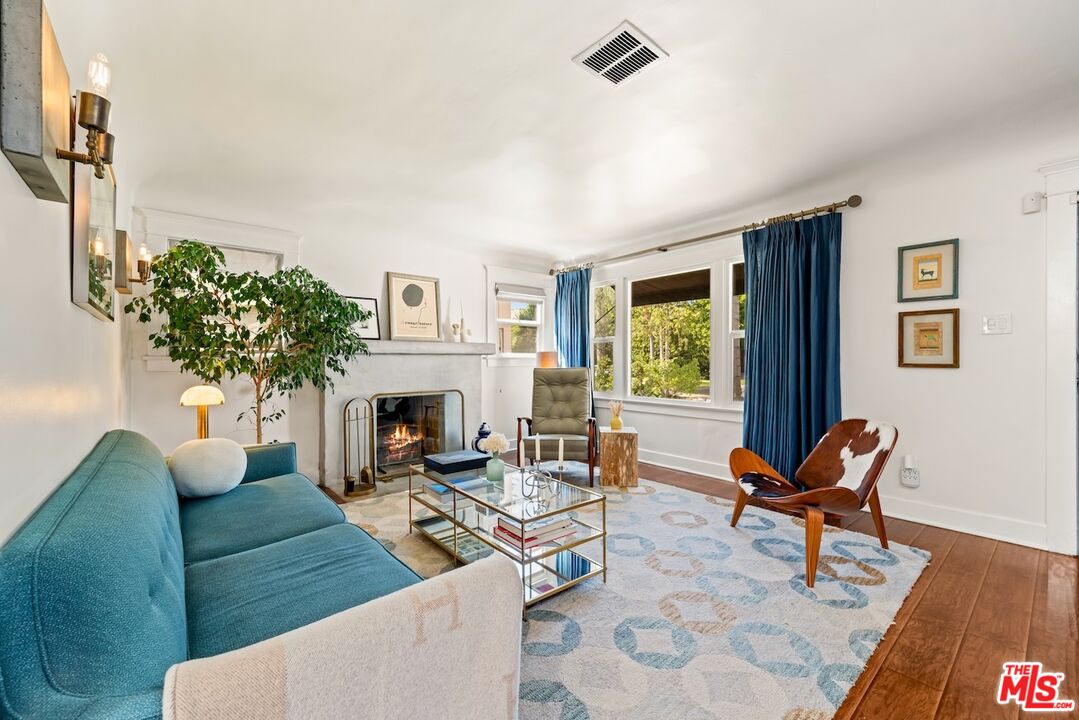 626 N Cahuenga Blvd