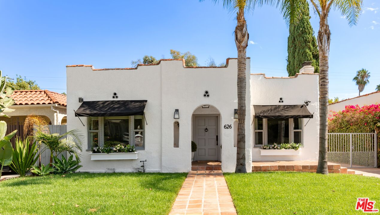 626 N Cahuenga Blvd