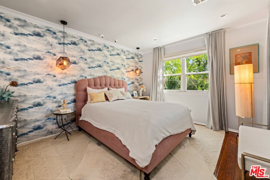 626 N Cahuenga Blvd