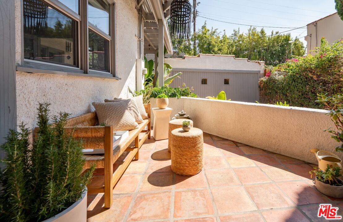 626 N Cahuenga Blvd