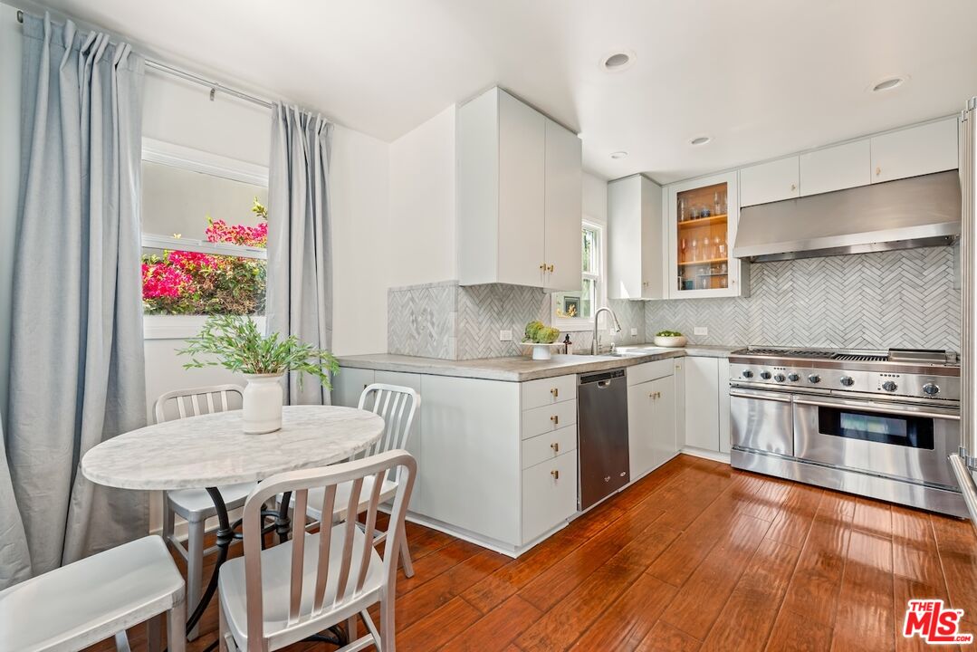 626 N Cahuenga Blvd