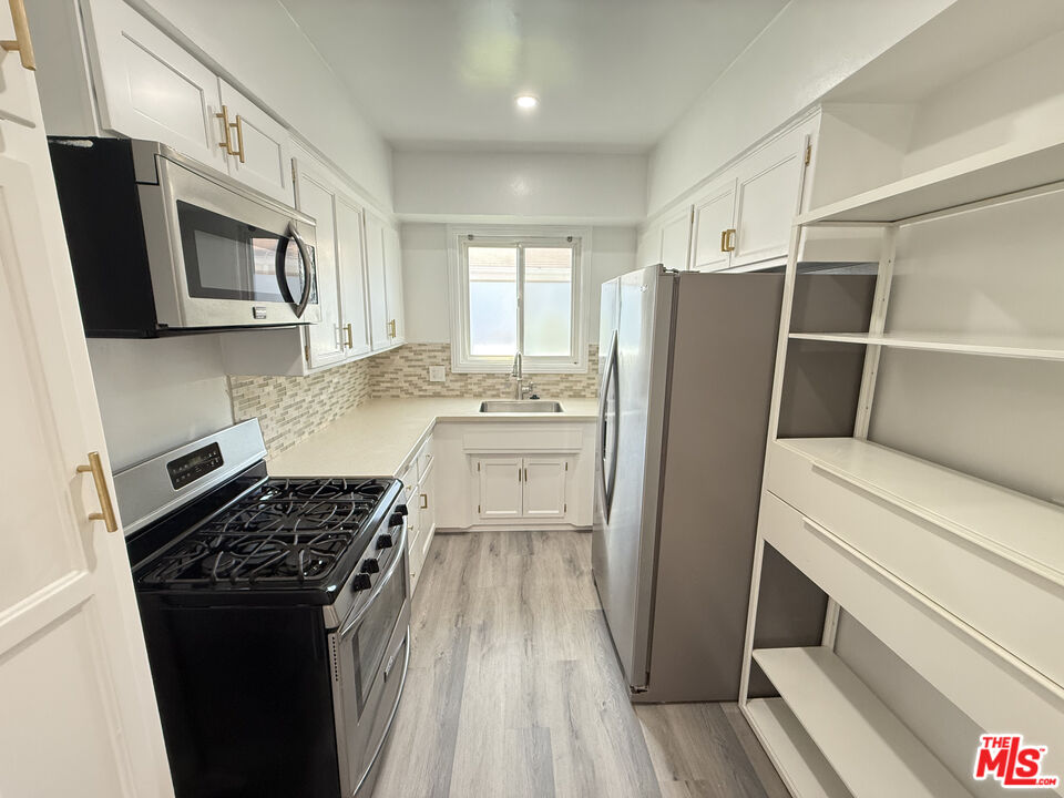 332 S Rexford Dr Unit: 6