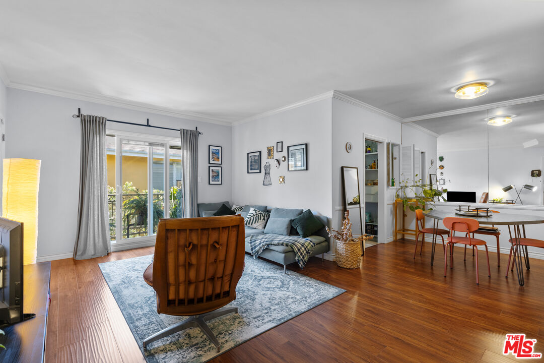 332 S Rexford Dr Unit: 6