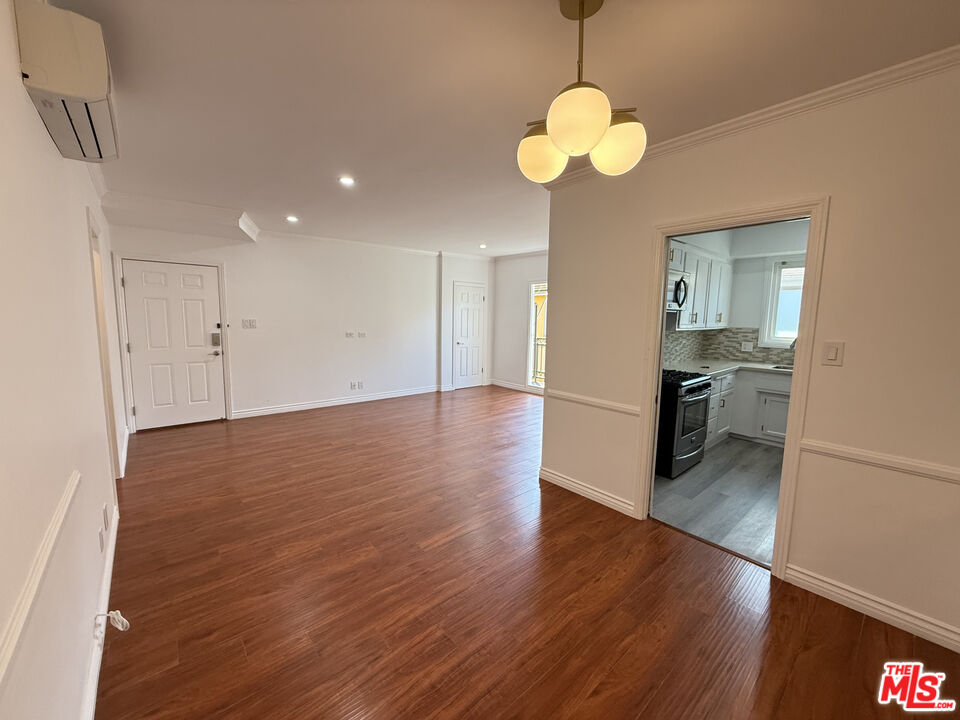 332 S Rexford Dr Unit: 6