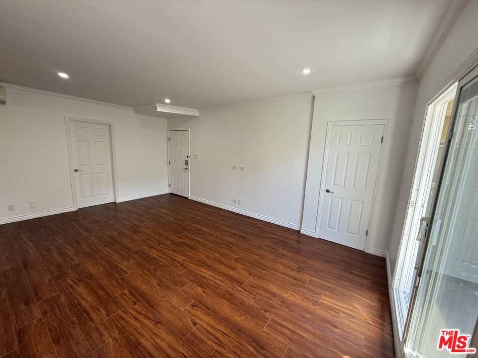 332 S Rexford Dr Unit: 6