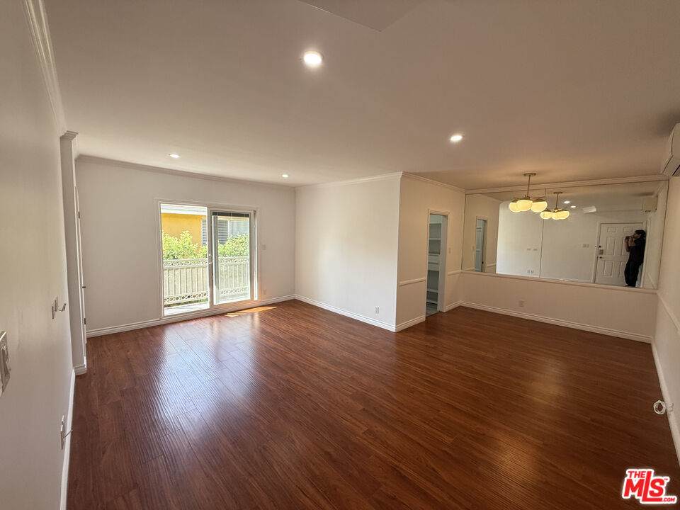 332 S Rexford Dr Unit: 6