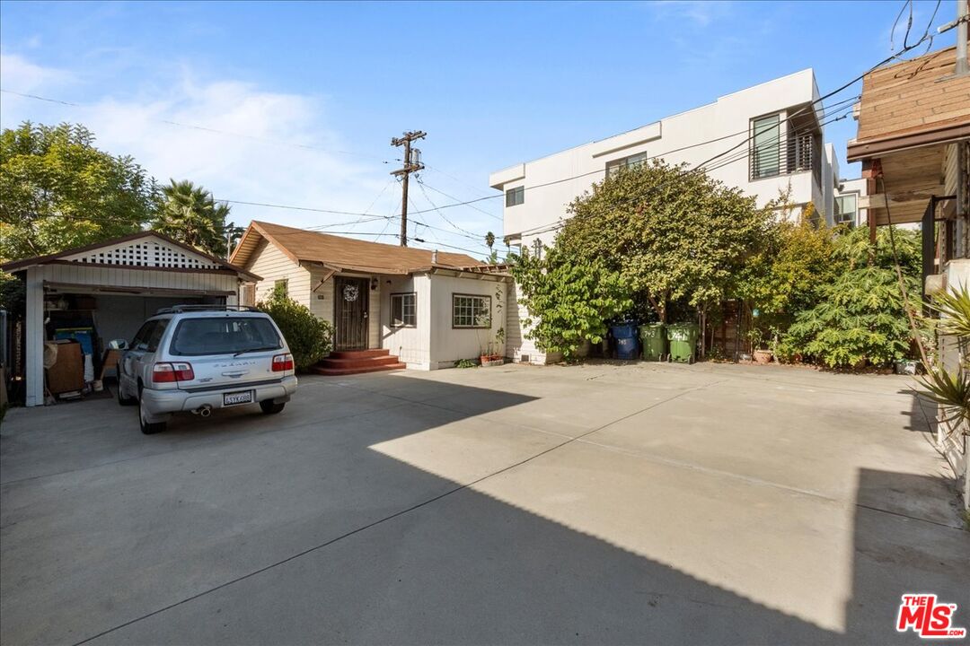 741 N Harvard Blvd