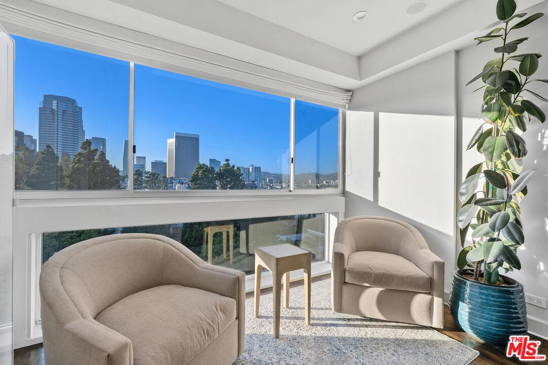 2220 Avenue Of The Stars Unit: 702