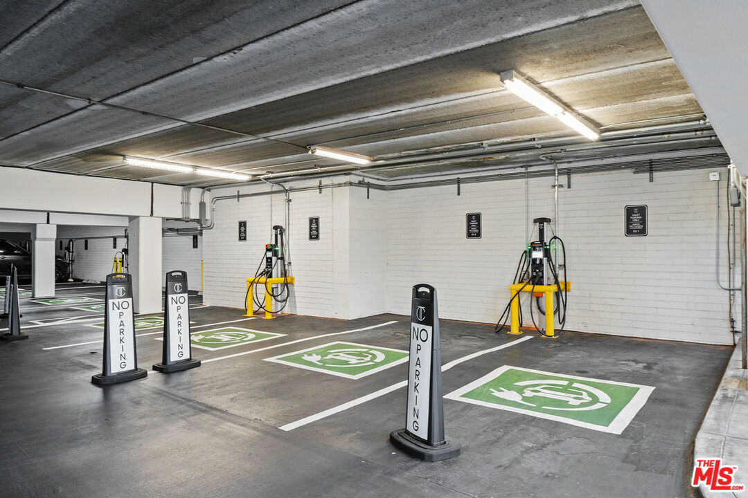 2220 Avenue Of The Stars Unit: 702