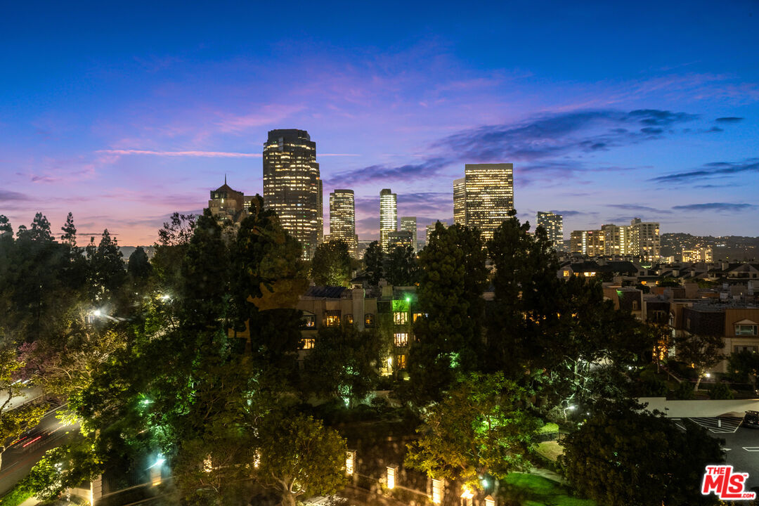 2220 Avenue Of The Stars Unit: 702