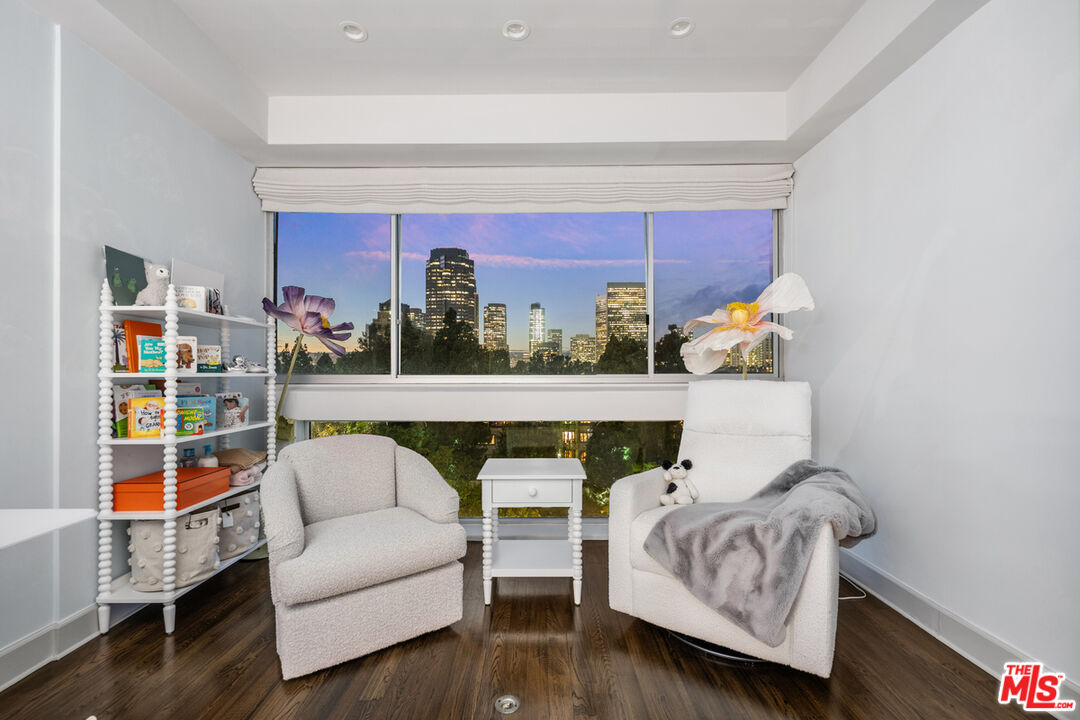 2220 Avenue Of The Stars Unit: 702