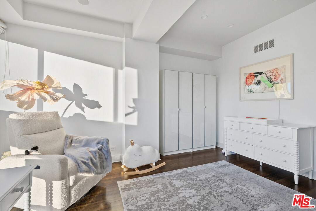 2220 Avenue Of The Stars Unit: 702