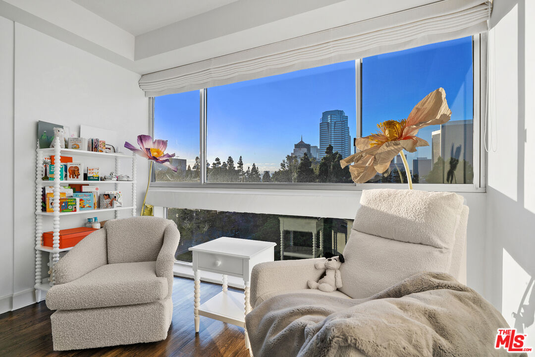 2220 Avenue Of The Stars Unit: 702