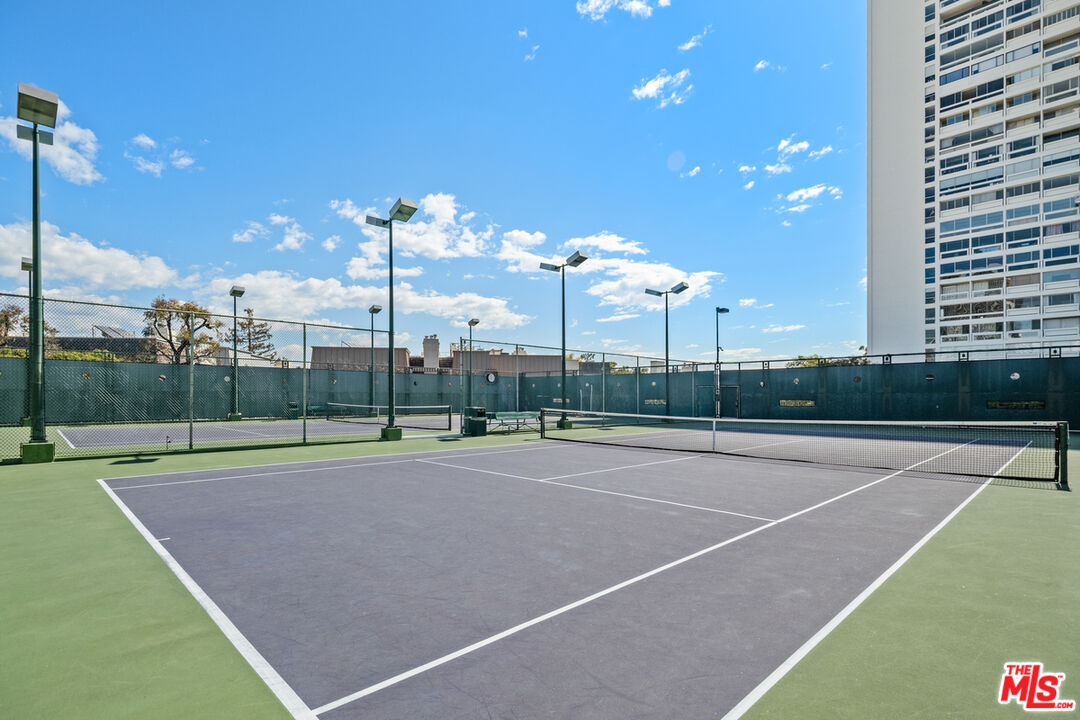 2220 Avenue Of The Stars Unit: 702