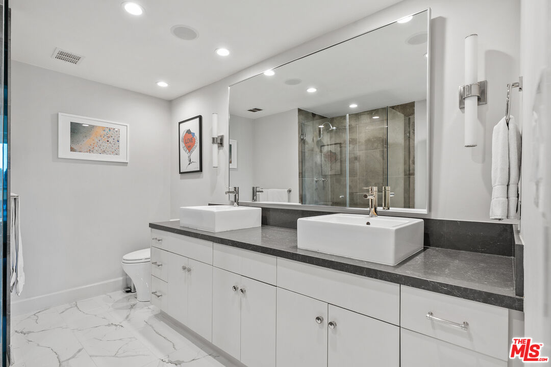 2220 Avenue Of The Stars Unit: 702