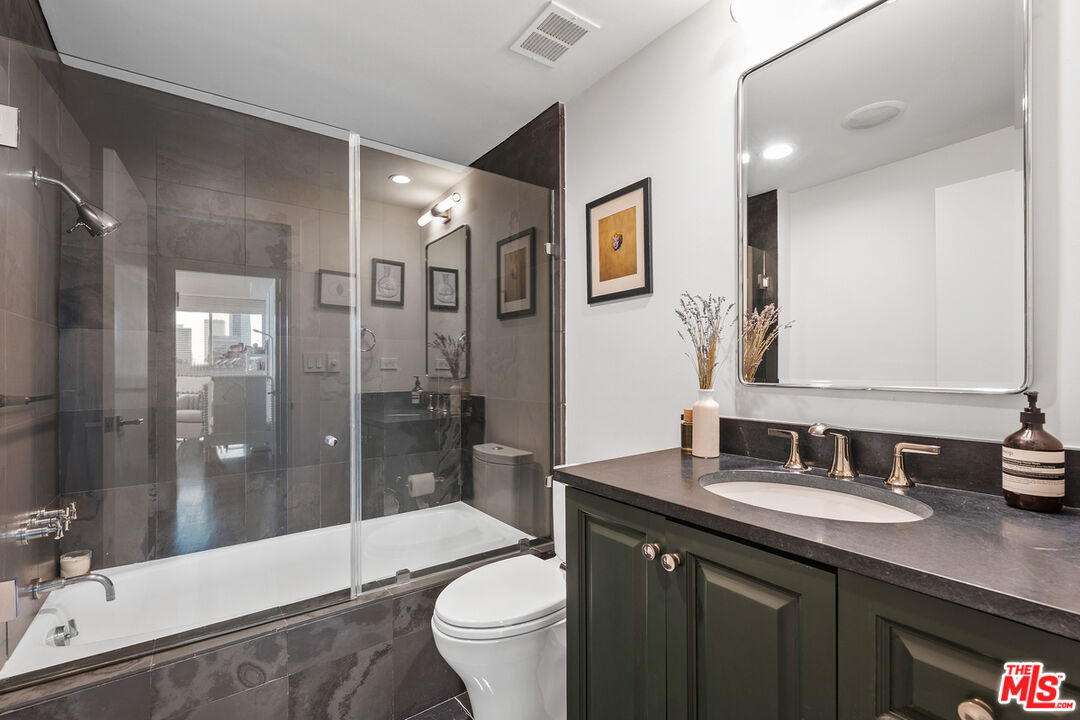 2220 Avenue Of The Stars Unit: 702